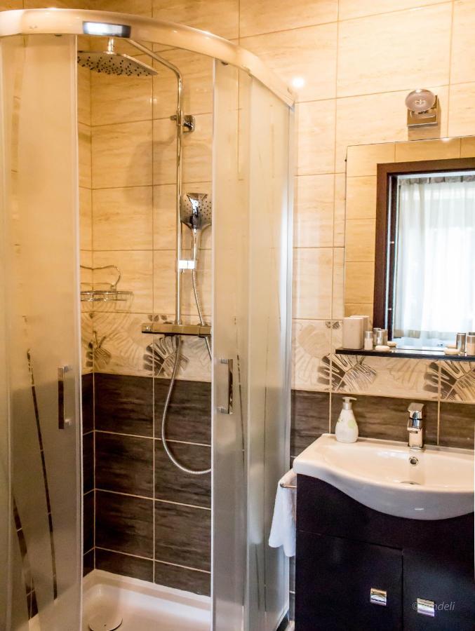 Control Motel ยาสซ์แบร์รีนย์ ภายนอก รูปภาพ