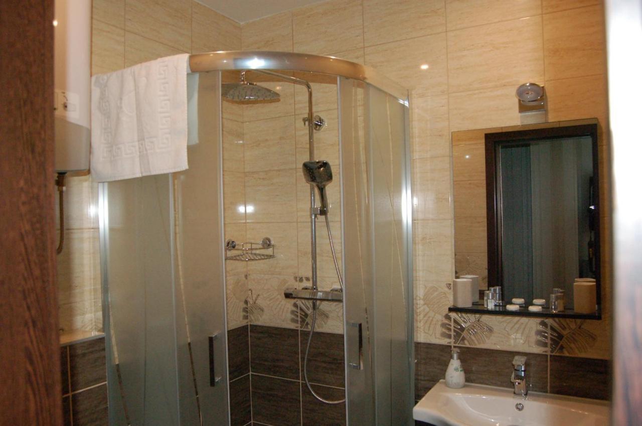 Control Motel ยาสซ์แบร์รีนย์ ภายนอก รูปภาพ
