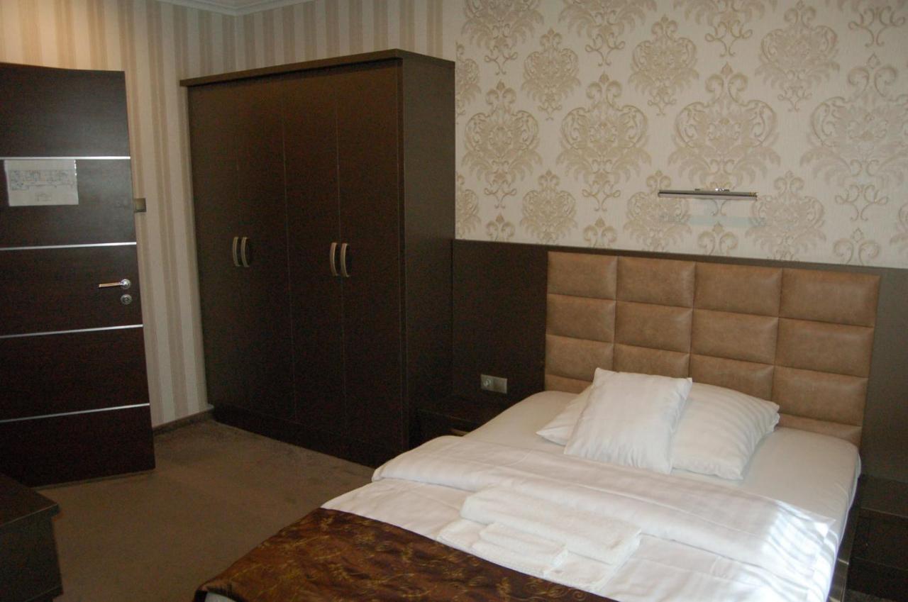 Control Motel ยาสซ์แบร์รีนย์ ภายนอก รูปภาพ