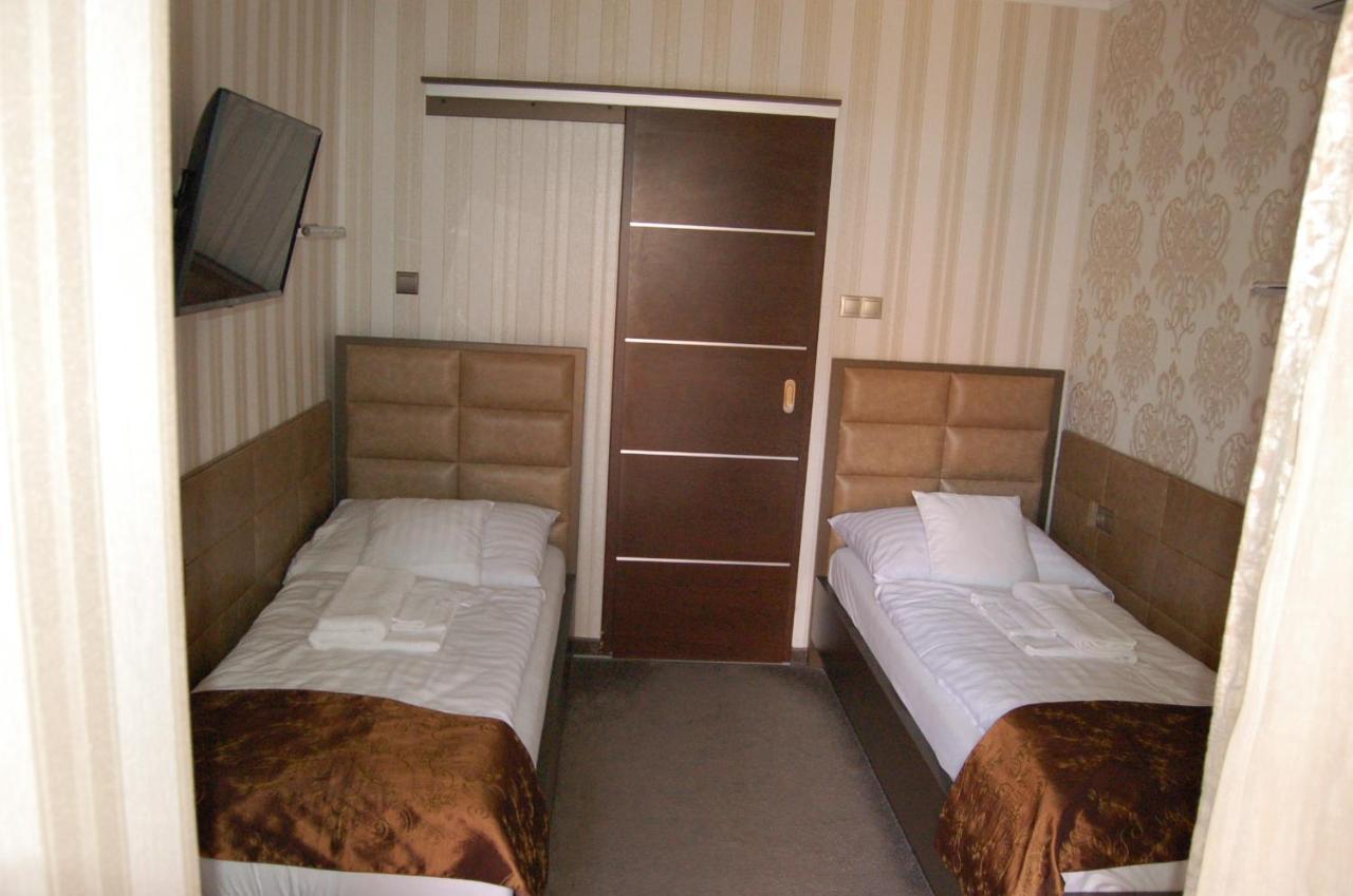Control Motel ยาสซ์แบร์รีนย์ ภายนอก รูปภาพ
